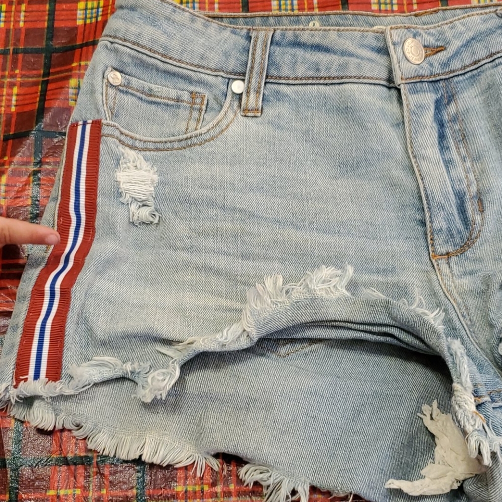 Shorts - Picture 2 of 6